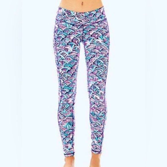 🌻 LILY PULITIZER UPF 50+ Luxletic Weekend Leggings Neptune Net size Medium - Picture 1 of 8